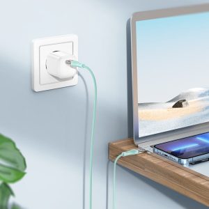 Câble Type-C vers Type-C "U111 Transparent Discovery Edition" 60W, U111 Transparent Discovery Edition, câble de données de charge de type C à type C, 1,2 m, plastique transparent et tresse bicolore, prend en charge 60 W (20 V / 3 A) pour les ordinateurs portables et 3 A pour les téléphones mobiles.