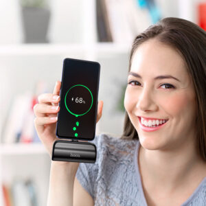La Power Bank « J106 Pocket » 5000mAh pour Type C est une batterie externe compacte de 5000 mAh. Elle est équipée d'un port d'entrée et de sortie Type-C.